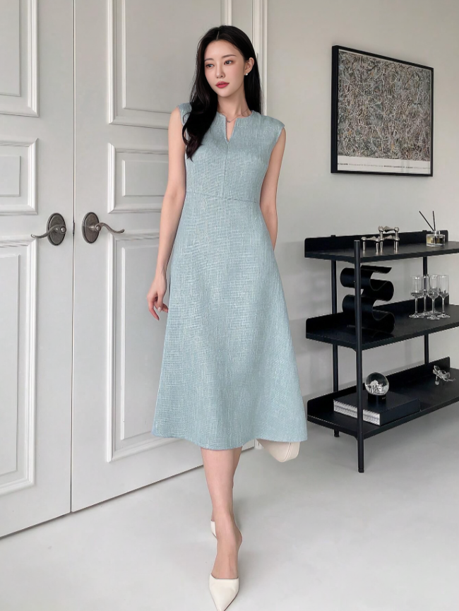 Solid Notched Neckline A-Line Dress – Classic Elegance Redefined